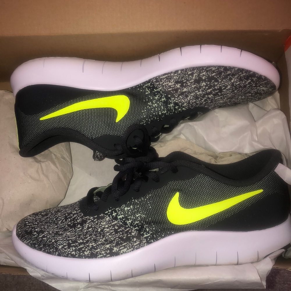 Nike Flex Contact Sneakers
